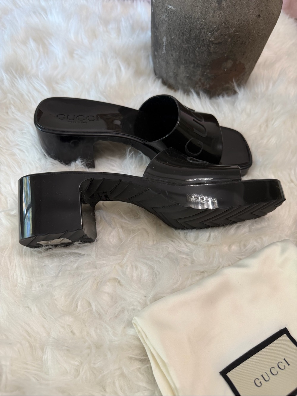 GUCCI RUBBER LOGO PLATFORM SANDALS - Picture 4 of 8